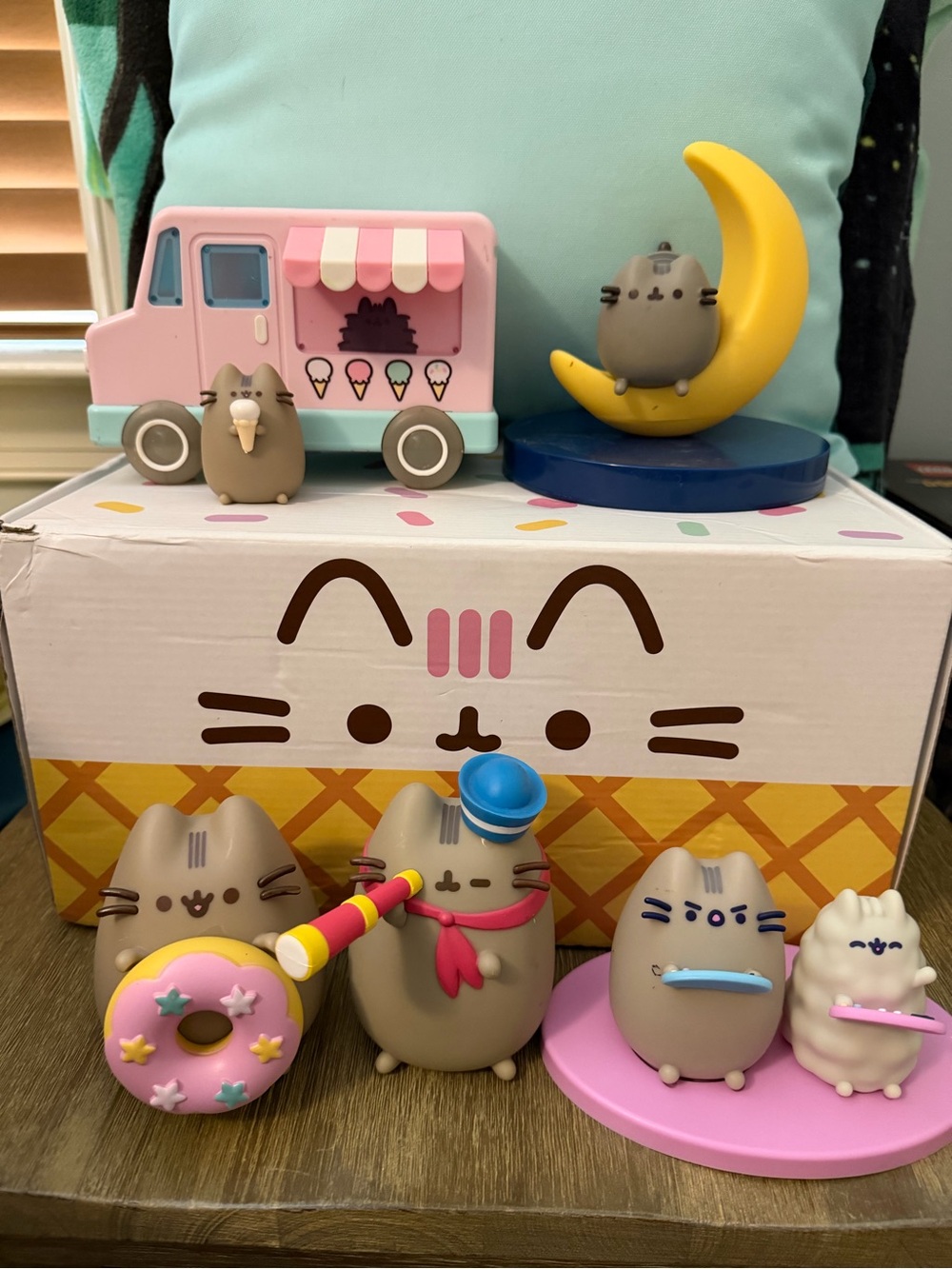 Pusheen Box exclusive vinyl figures